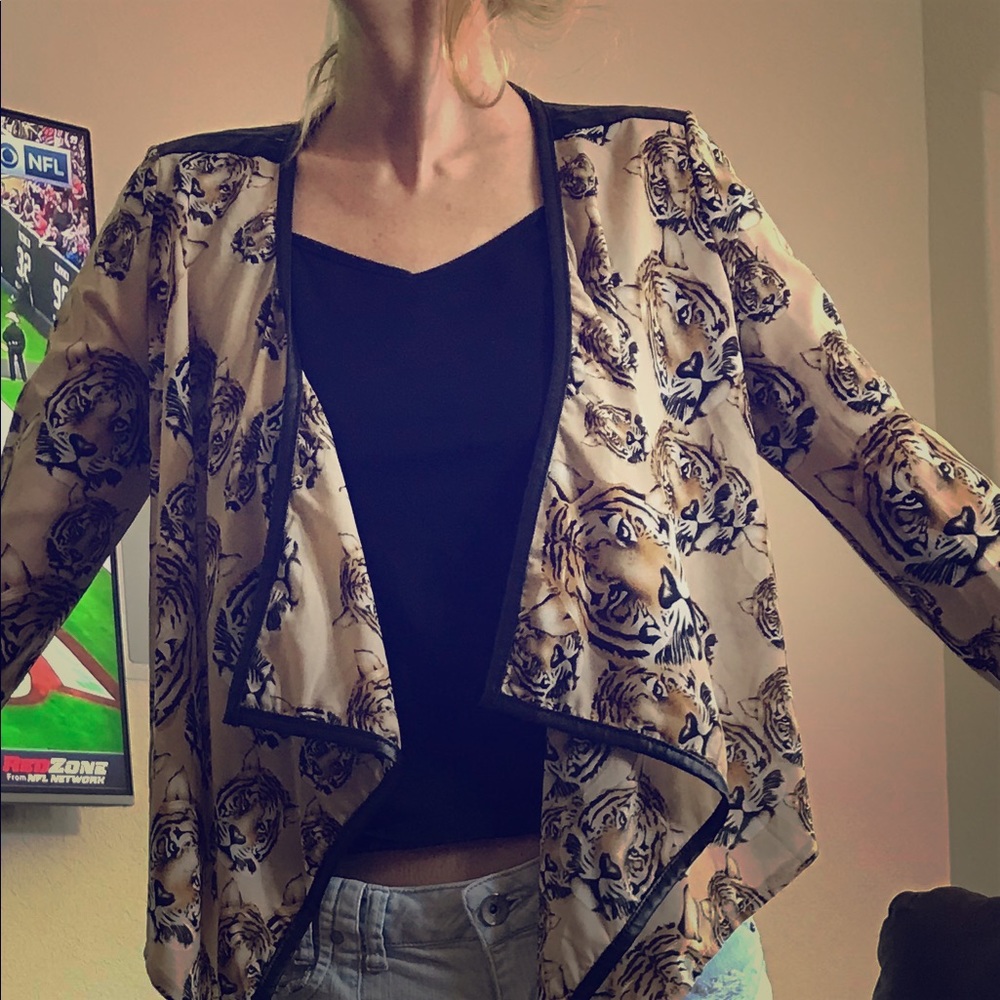 Long sleeve leopard jacket